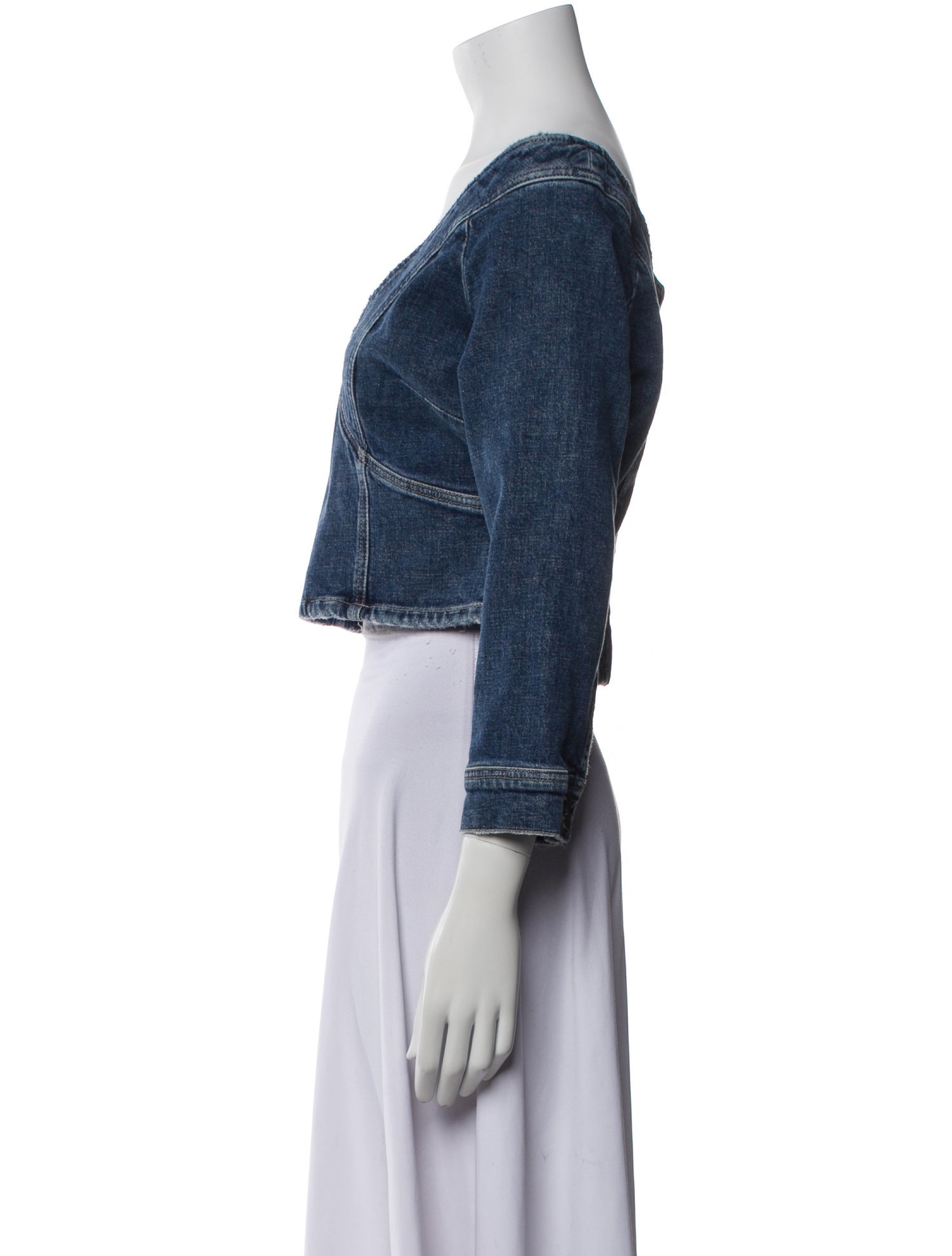 Retrofête V-Neck Three-Quarter Sleeve Crop Top